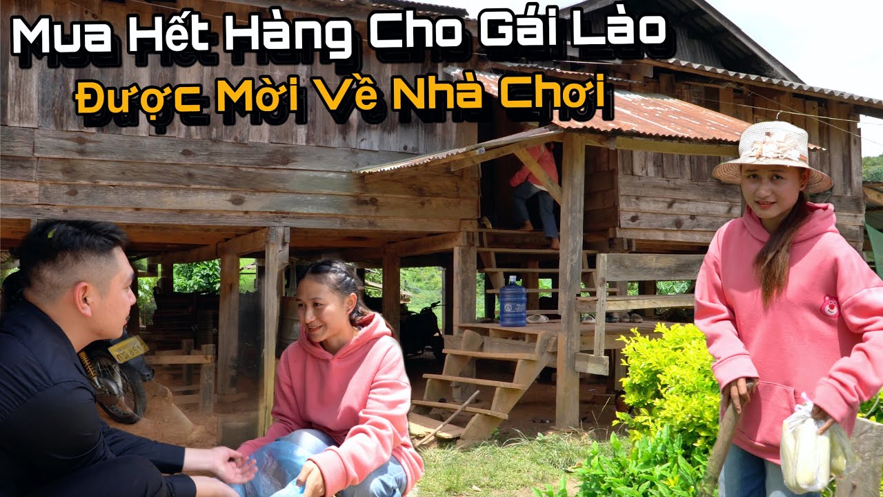 Mua Ngô Giúp Em Gái Lào Giữa Trưa Nắng, Được Em Dẫn Về Nhà Chơi, Bất Ngờ Với Gia Cảnh..!