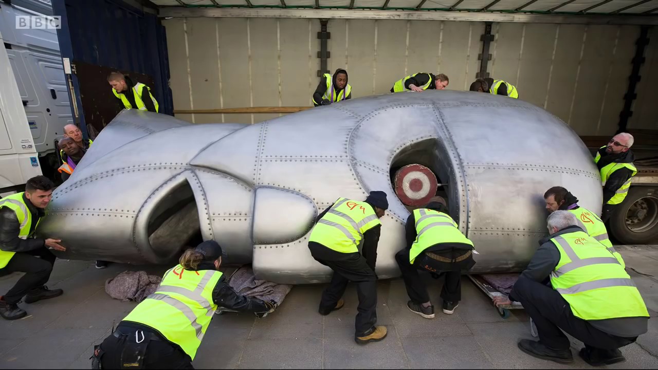The Pink Floyd Pig on the BBC's One Show 10/05/17