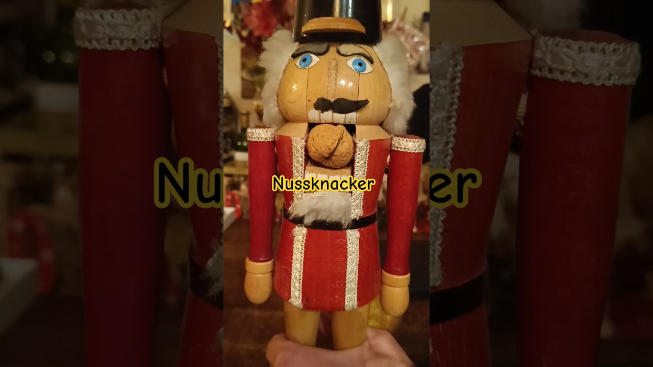 How to use a wooden nutcracker, Lui & Omi's Nussknacker 