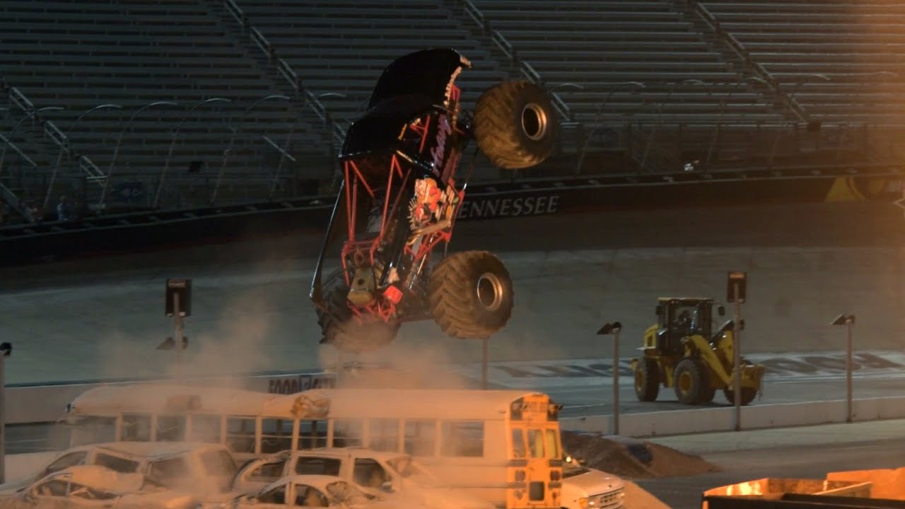 Heavy Hitter Freestyle | Thompson Metal Monster Truck Madness | Bristol Motor Speedway 2015