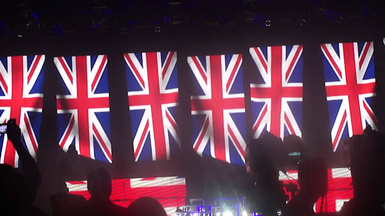 DEF LEPPARD GIBSON UNIVERSAL AMPHITHEATRE BRITISH FLAGS 9/7/2011
