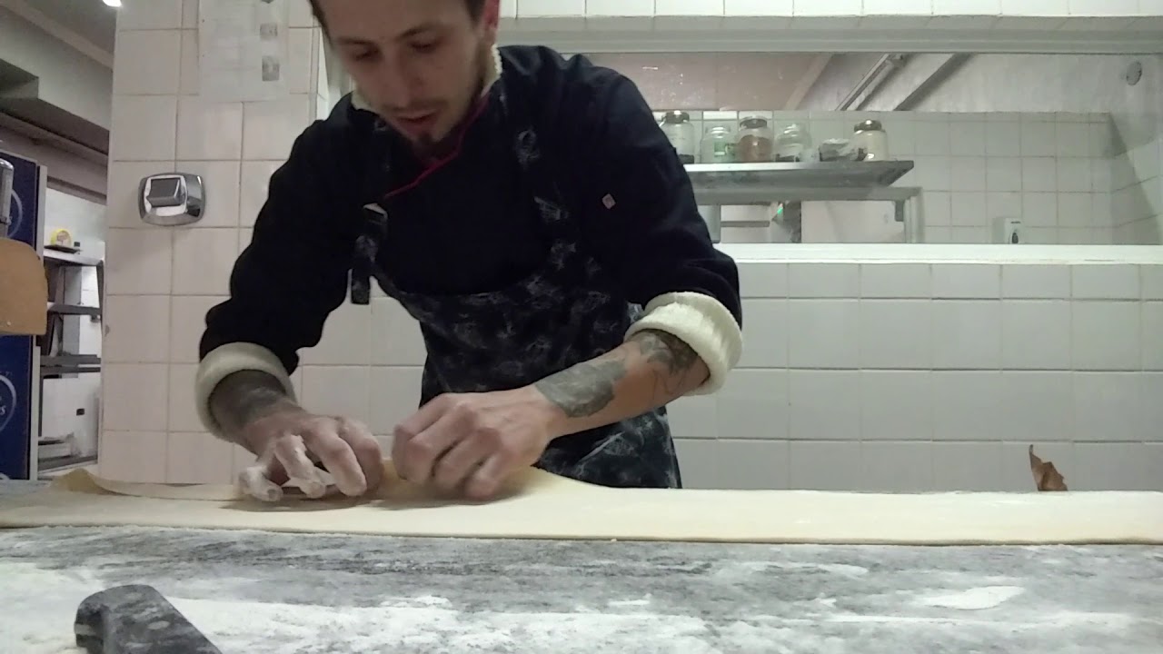 Cómo cortar Fideos de Masa Casera al Huevo