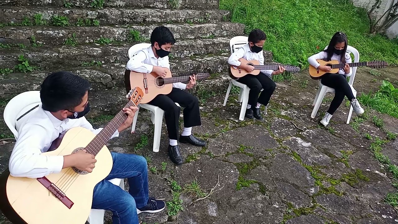 En Mi Rivera - Gentil Monta&ntilde;a (Esc. Cuerdas Pulsadas Guateque)
