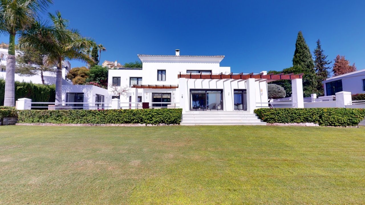 Villa El Gallo for sale in Nueva Andalucia, Marbella - 2,450,000 EUR