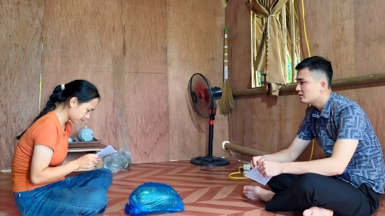 Chinh never expected her boss to draw up a contract for a romantic relationship with her