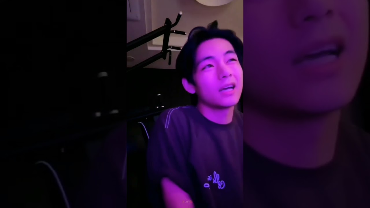 His voice on live😍😌 