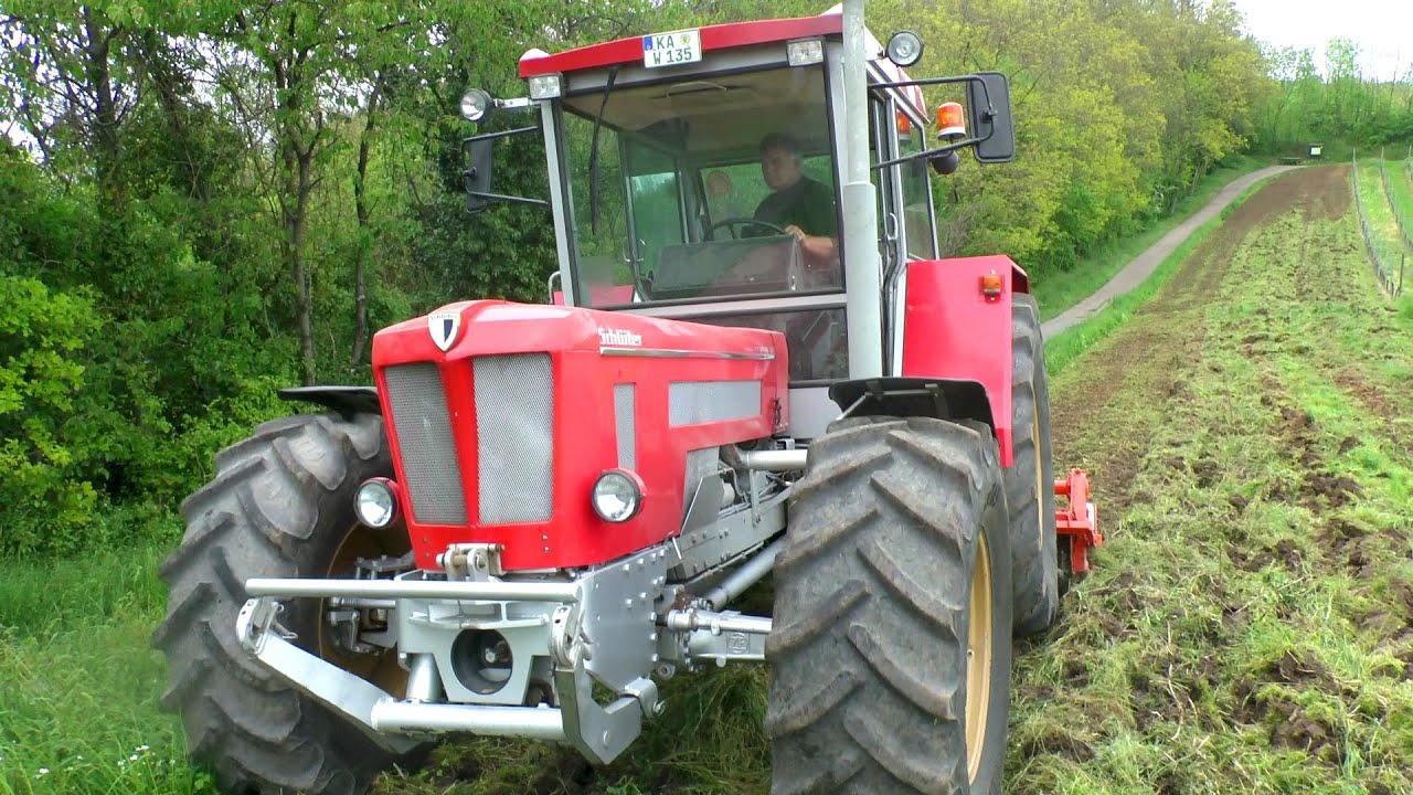 Bär vs. Hirsch - Schlüter 1250 + JD 7920 im Weinberg [SOUND]