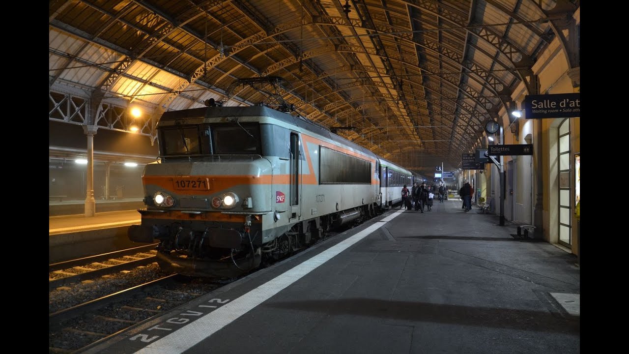 L'Intercités de nuit Paris - Irun en gare de Lourdes le matin