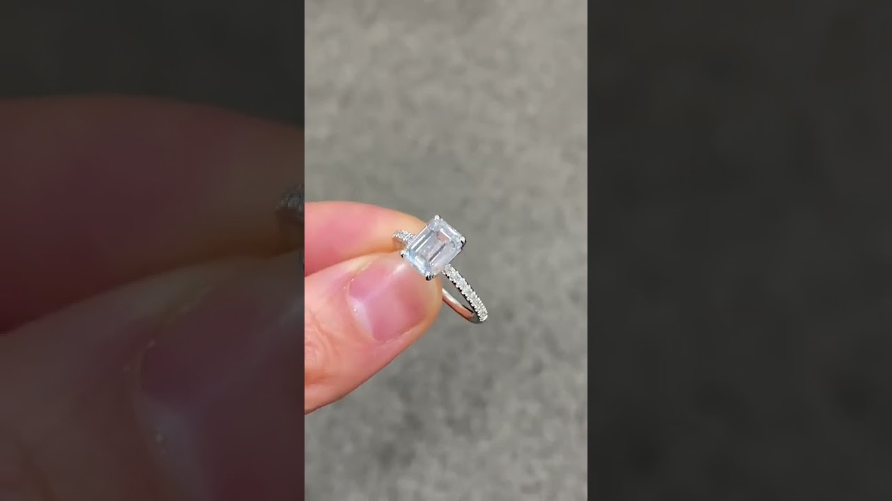 2-carat emerald engagement ring with diamond set on the shoulders