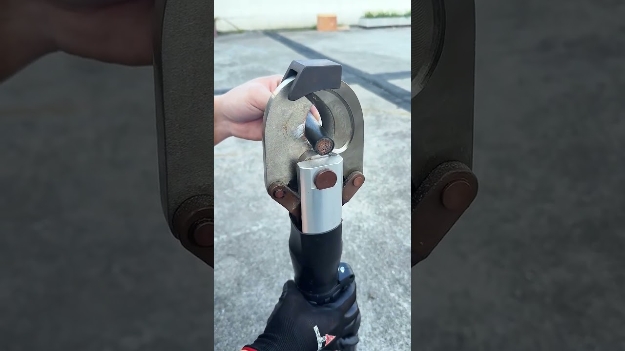 Lithium-ion hydraulic cable cutter 
