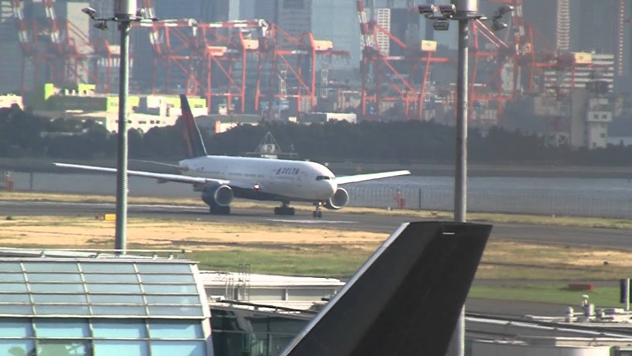 Delta Air Lines Boeing 777-200ER N866DA at Haneda