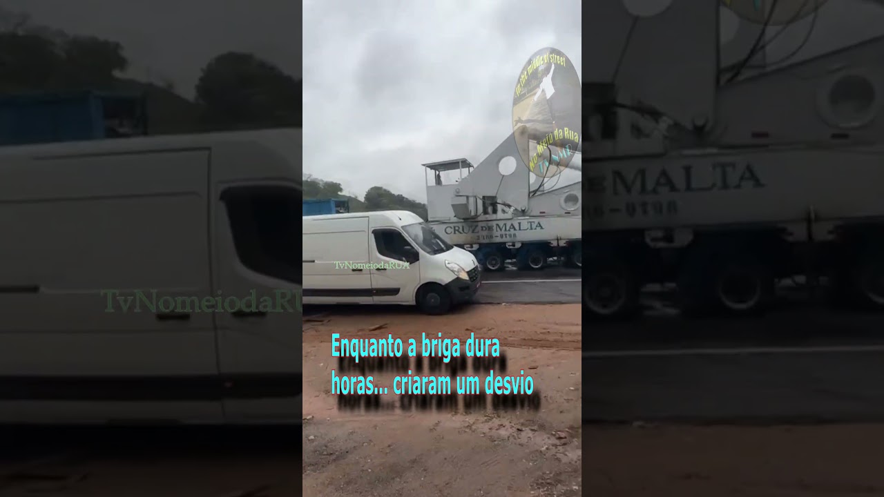 BR381 SINISTRA: Carga cai 3X do supertrem. Carreta d&aacute; L e cabine fica mais de 30m. CUIDADO GENTE😖​😨​