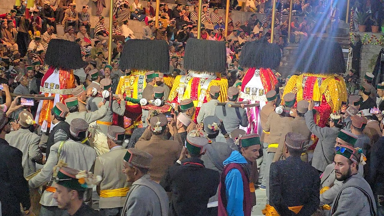 "जाख साहब और बेरिंग नाग जी के मिलन का चौथा दिन — भक्तिभाव और रौनक से सजा खुबसूरत मेला।"