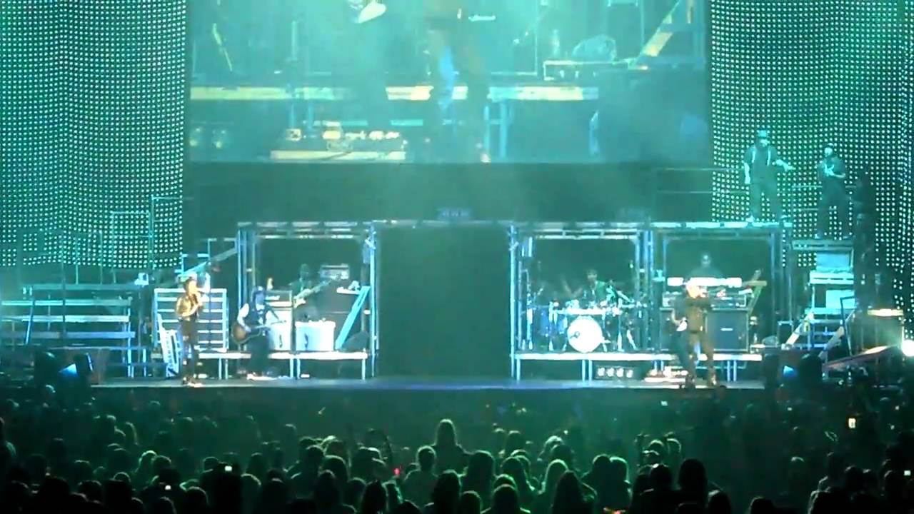 Justin Bieber feat Jasmine Villegas performing Overboard in Oklahoma City 11-3-10