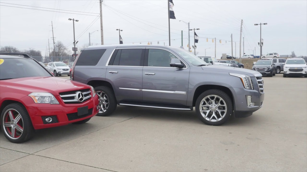 Watch this 2019 Cadillac Escalade Park Itself!