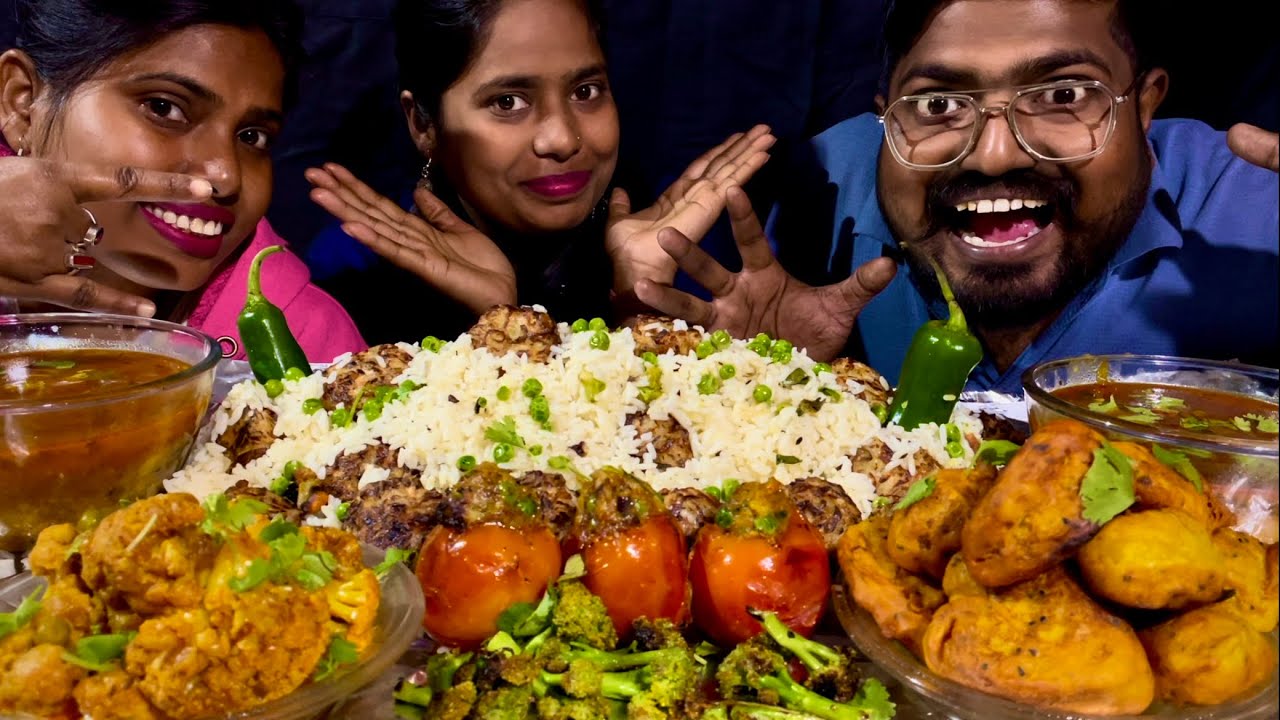 Fried veg manchurian rice👌, gobhi pakoda, gobhi alu ki sabji, bharva tamatar, spicy Chillies🔥🥵🤤🤤😋