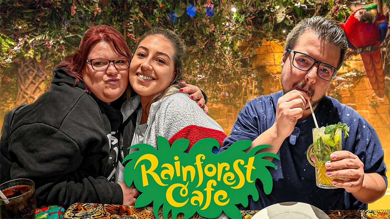 LE RESTAURANT LE PLUS FOU DE DISNEYLAND PARIS ?! ON TESTE LE RAINFOREST CAFÉ !