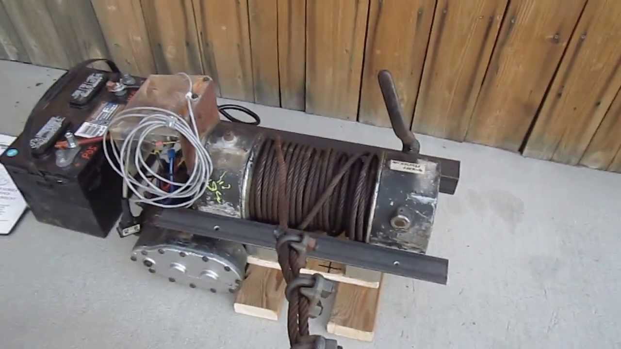 Ramsey DC-200 8000-lb winch 12-VDC in operation