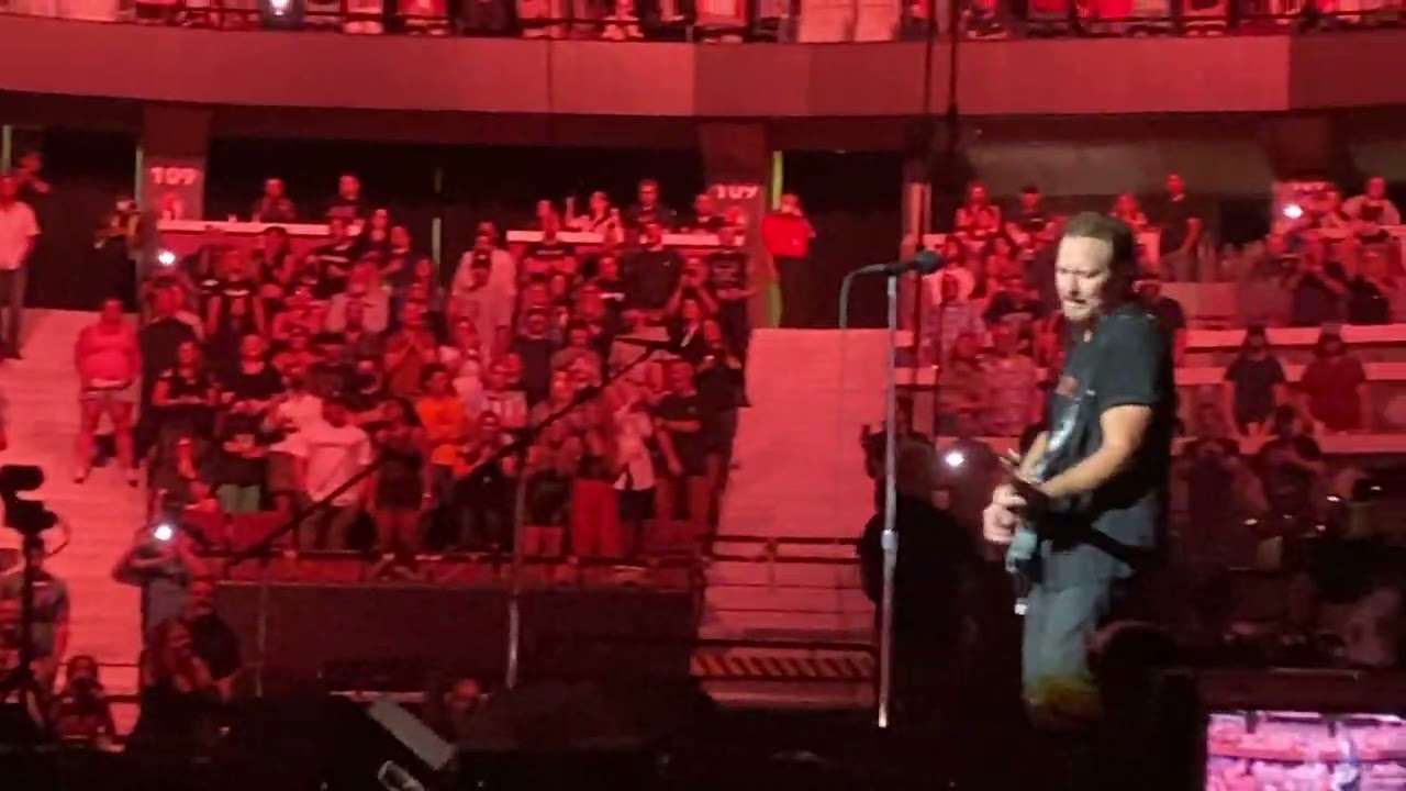 Better Man with intro tribute Taylor Hawkins and Gord Downie's impact. Pearl Jam Sept 3, 2022 Ottawa
