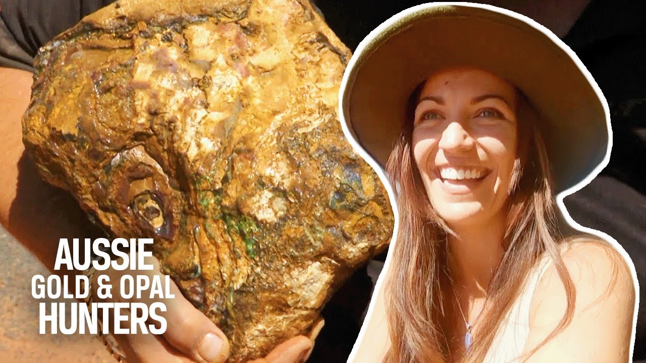 The Opal Whisperers' Mood Changes Drastically When Finding HUGE Koroit Nut | Outback Opal Hunters