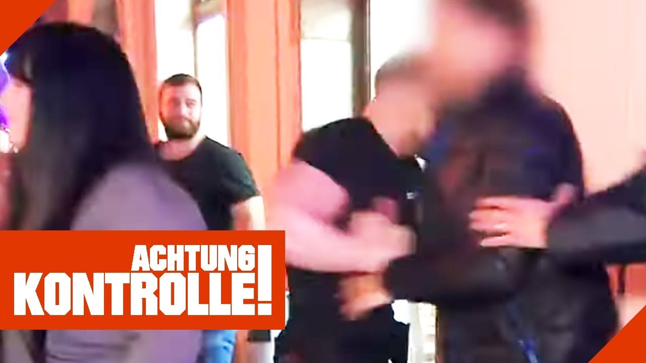 Rausschmiss! Disco-Gast rastet aus und fliegt raus! | Achtung Kontrolle | Kabel Eins
