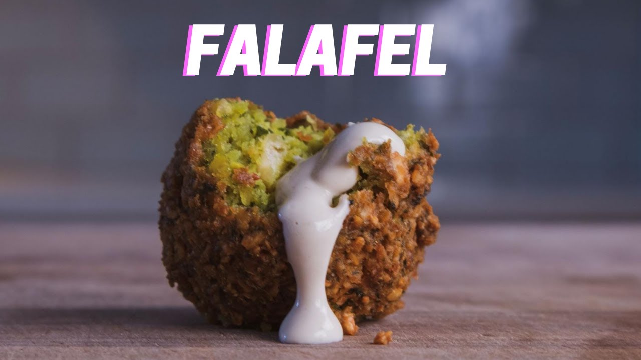 Шарик фалафеля с соусом тахини