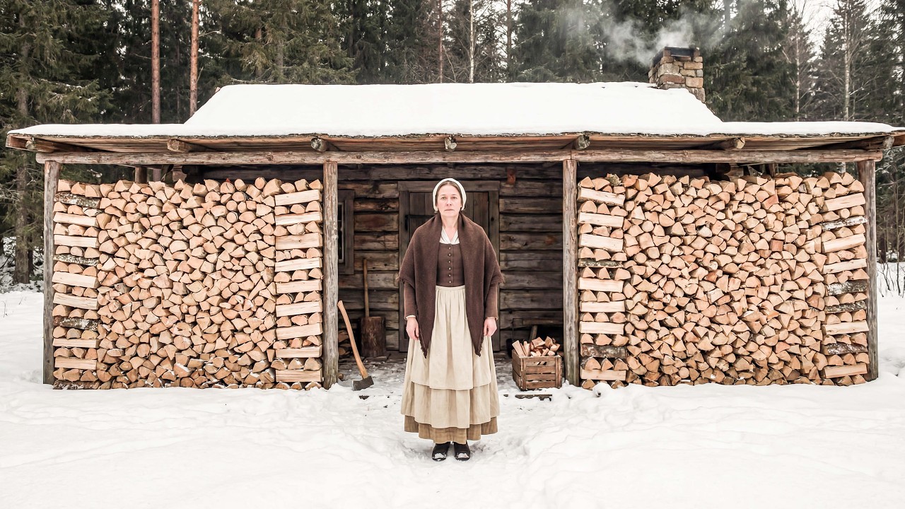 Neighbors Laughed When She Built a Barn Around Her House — Until the Harsh Winter Came