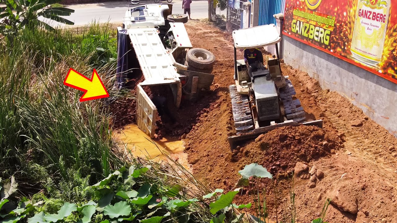 5T Dump Truck Collapses During Soil Unloading | Tiny Mitsubishi Bulldozer Pushes It