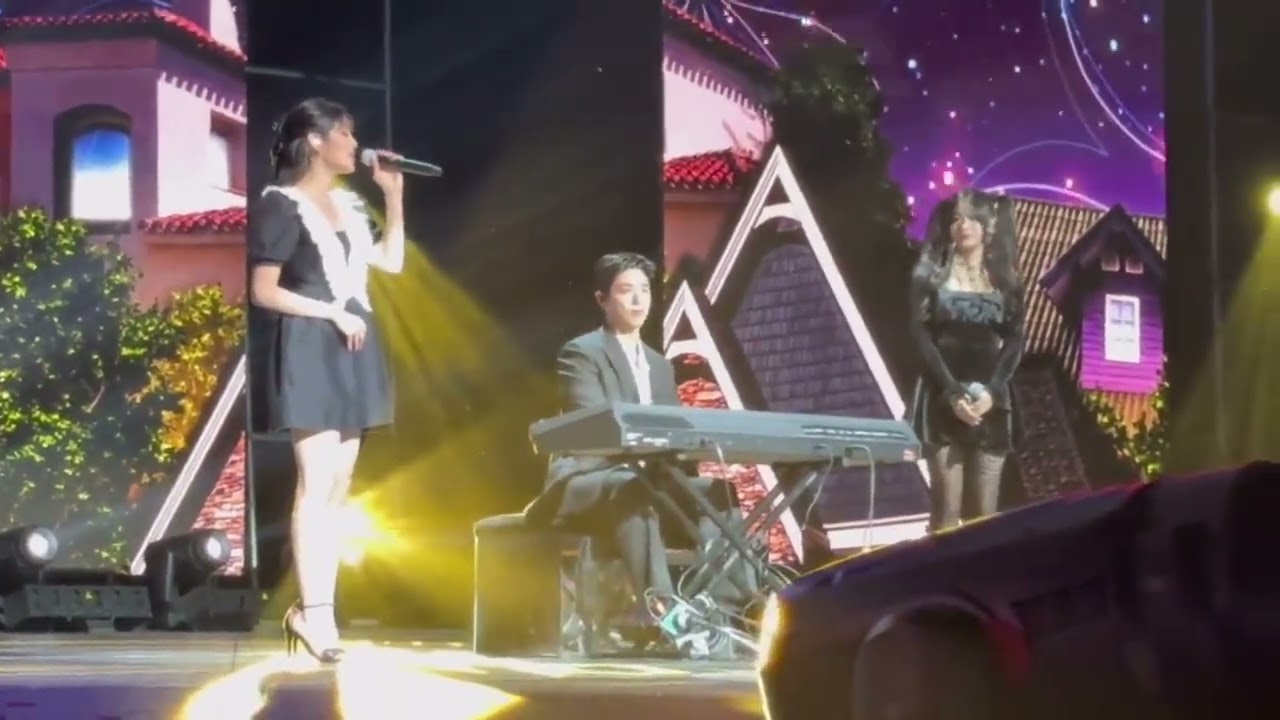MINNIE junto a HANNI cantando 