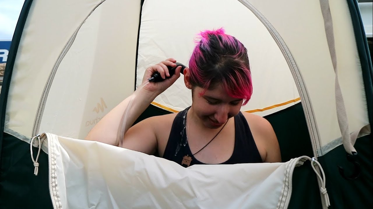 TOMEI BANHO NA RUA USANDO O CHUVEIRO E A TENDA DA QUECHUA | T8E68