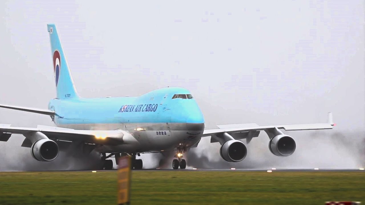 THE BEST OF Thrust reverse, wet runway A380, B747, B777.
