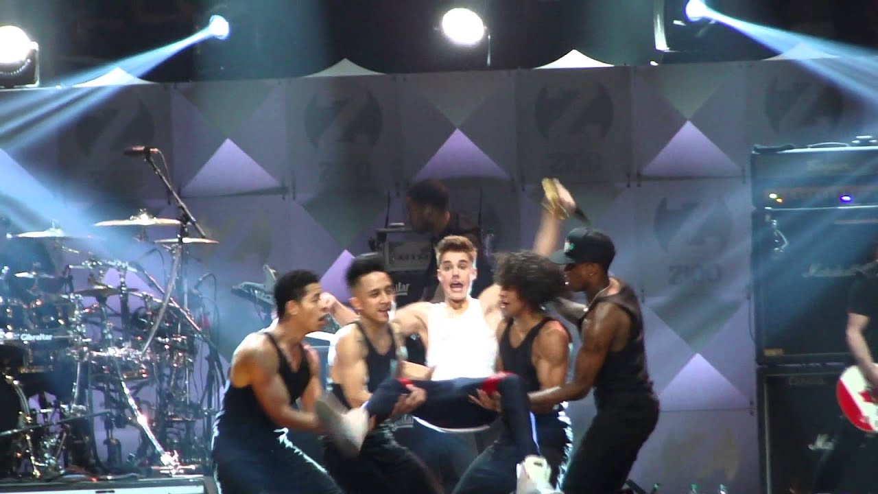 Justin Bieber - Baby - SHIRTLESS! - Z100 Jingle Ball 2012 HD