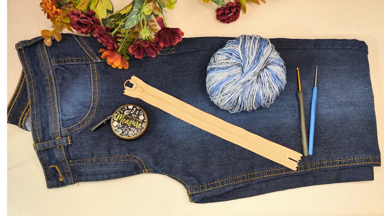 Perfect and easy way to crochet a bag using old jeans and a crochet hook. (with subtitles)