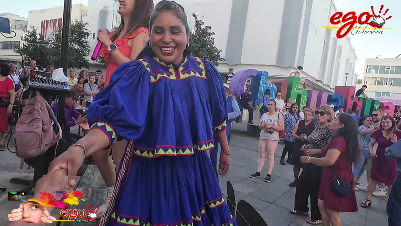 Ari Uribe La Chica Dorada De Chihuahua