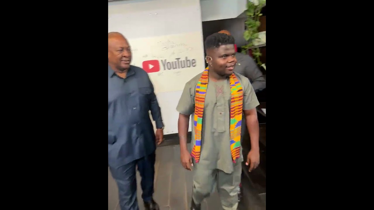 The Sudden Panic when the former President Of Ghana John Mahama arrived🤣