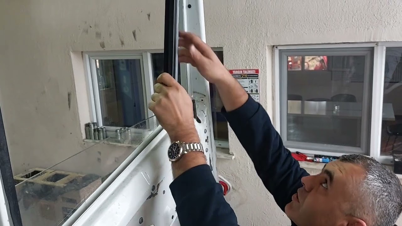 ıveco eurocargo kapı döşemesi sökme ve cam kriko tamiri (door trim removal and glass jack repair)