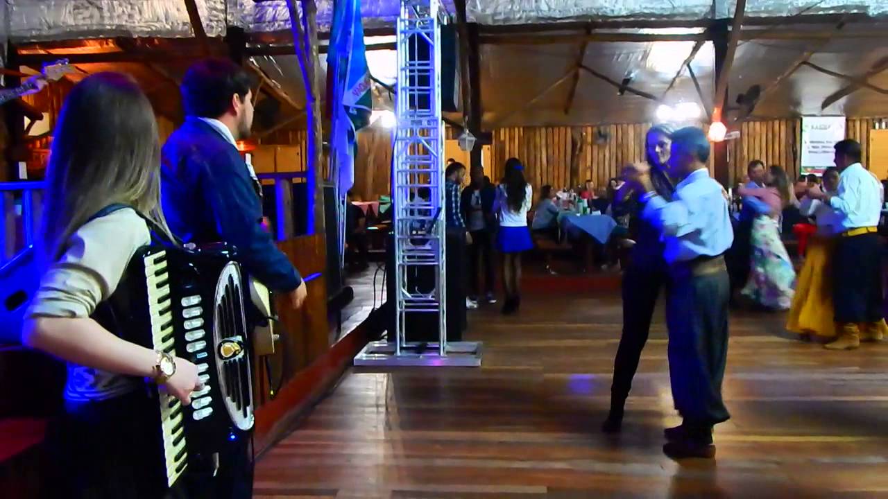 GRUPO TRANCAÇO FANDANGUEIRO - CTG VAQUEANOS D'OESTE.