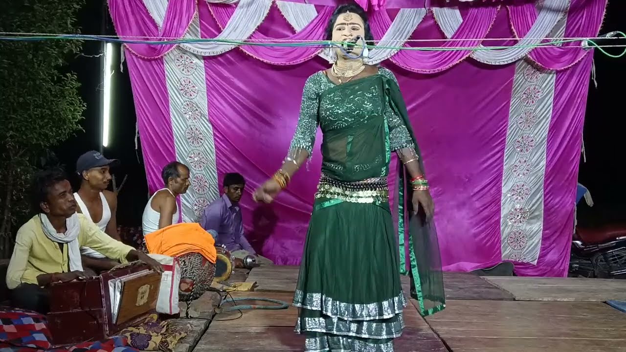 कहरवा झुमै जाईसे नागिनया जाइसे पतली कमर लम्बे बार गायक विपिन डांसर सालिक राम यादव नौटंकी पार्टी