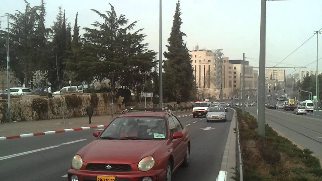 Mda ambulance respond to emergency.mp4