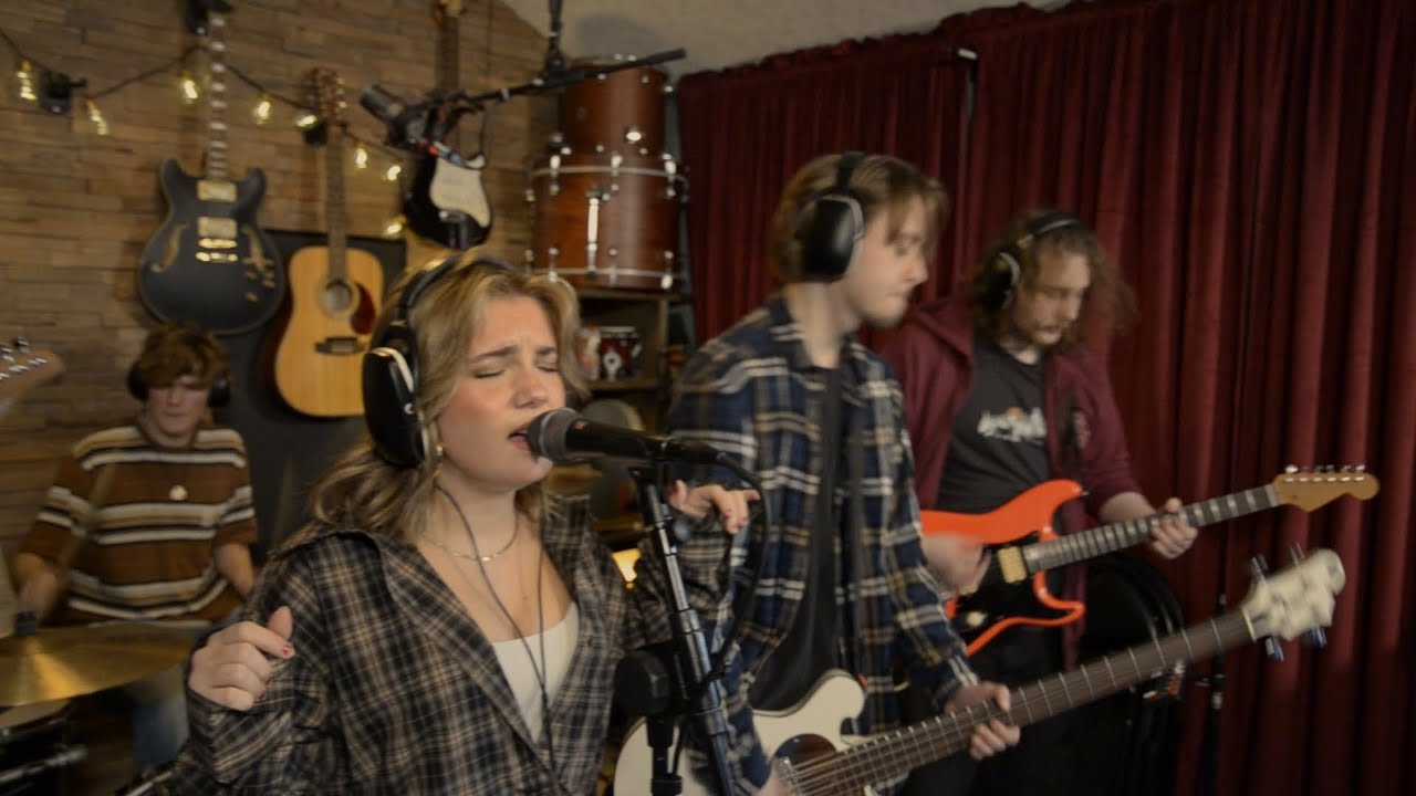 hollow - 18 // Live at Rollin Sound