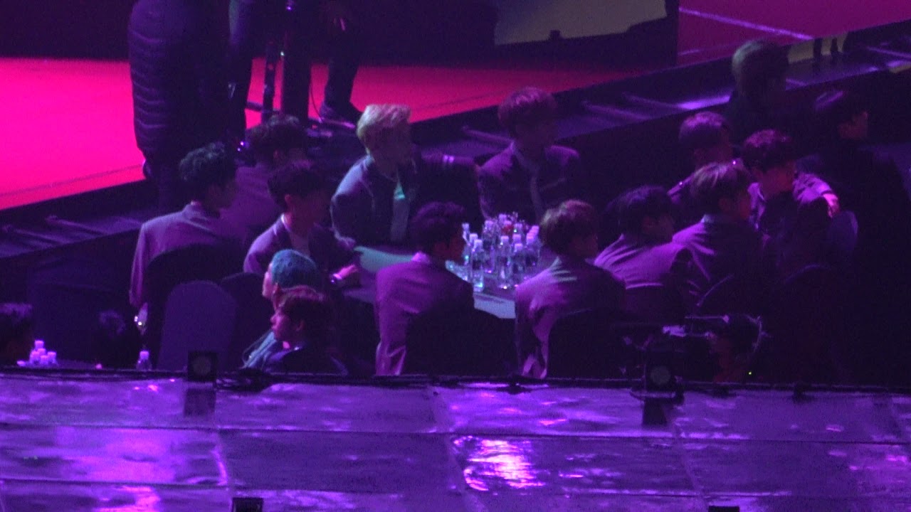 180125 서울가요대상 워너원 Wanna One 대기석(청하 무대) Wanna One reaction to Chungha