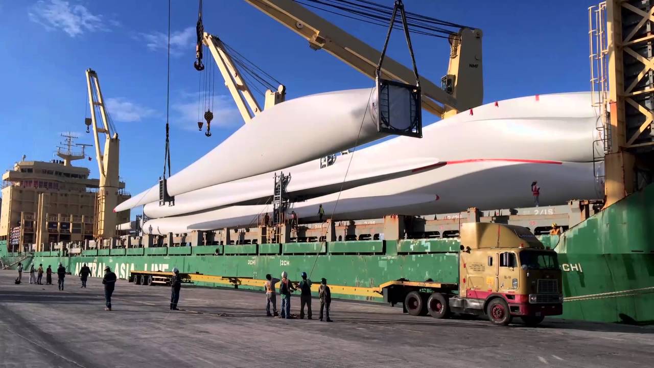 Daco Heavy Lift - transport of 7 wind turbines with blade-lifter in Guatemala