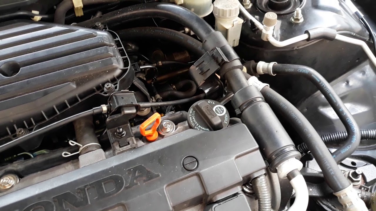 Substituição do Fluído do Sistema de Embreagem do Honda Civic 01/03 - Retirando o Ar