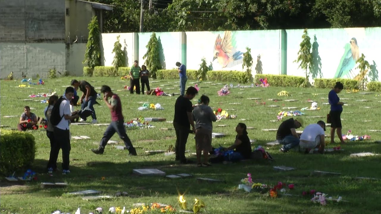 Día de los Difuntos en cementerio La Bermeja