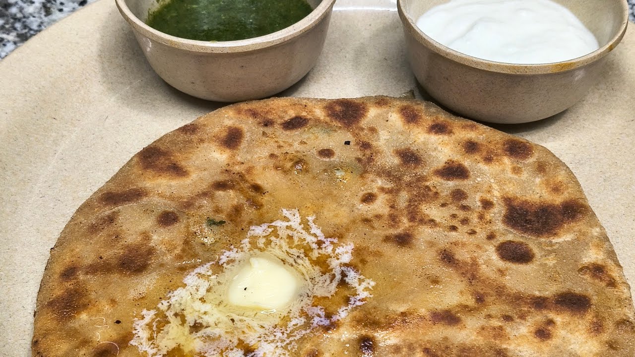 आज बनाते हैं चीज़ बर्स्ट आलू का परांठा तड़के वाला🥘