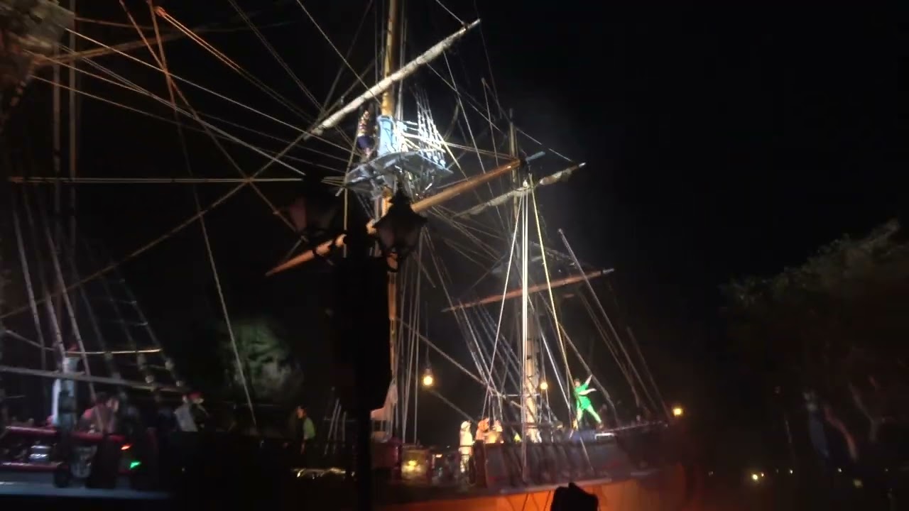 8 - Fantasmic (D24.6)