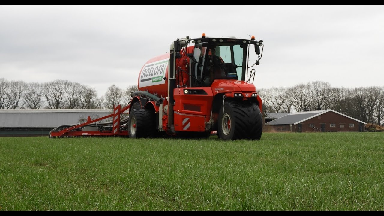 Eerste mest van 2024  Roelofs Lemelerveld aan het zodebemesten met Vervaet Hydro Trike XL
