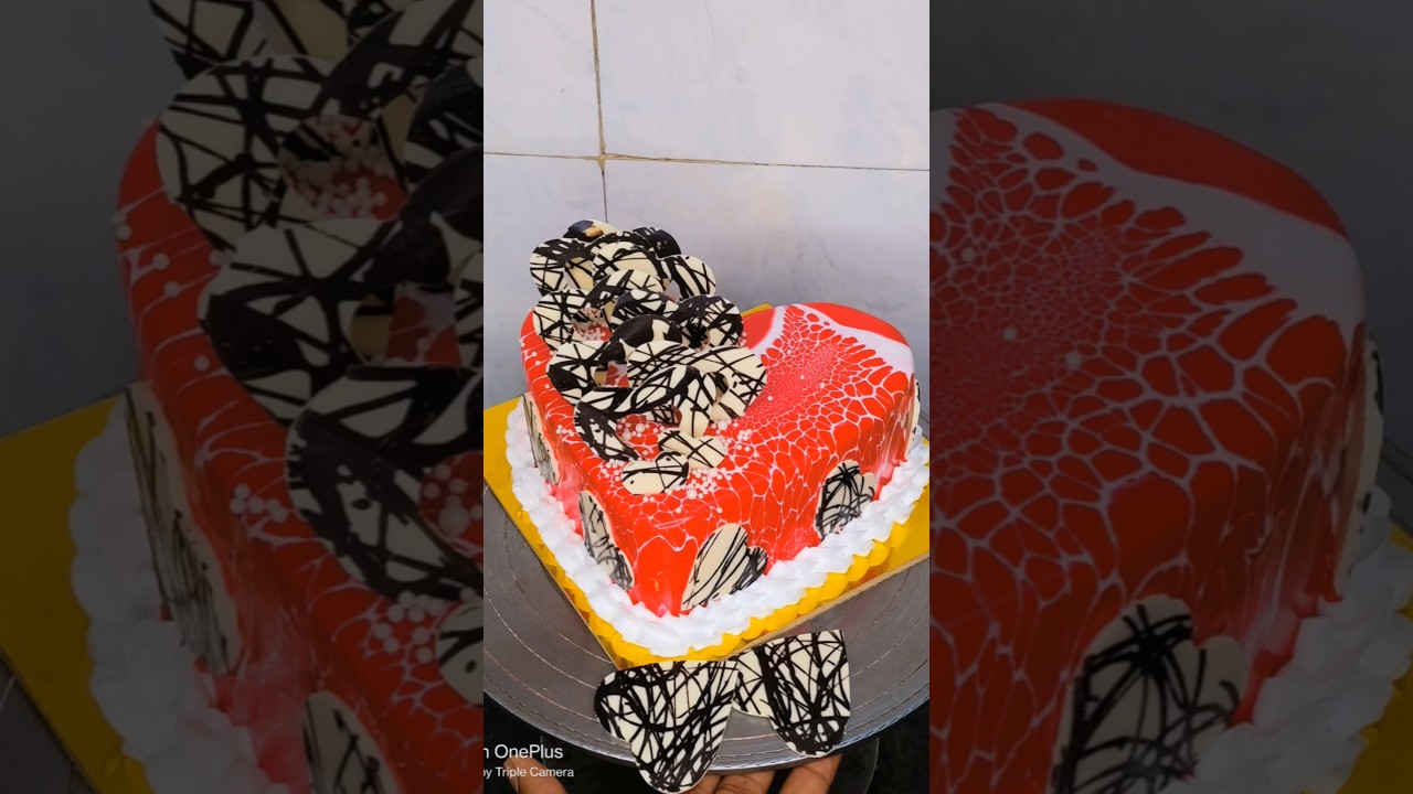 strawberry 🍓 cake 🎂 heart shape ❤️🎂 10k 🙏#cake #birthdaycake #streetfood #strwberryhq #hearttouching