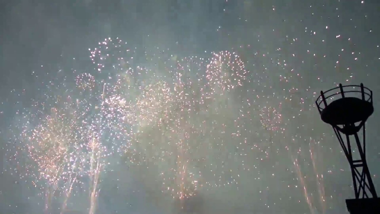 Epcot Iluminations New Year's Eve 2016