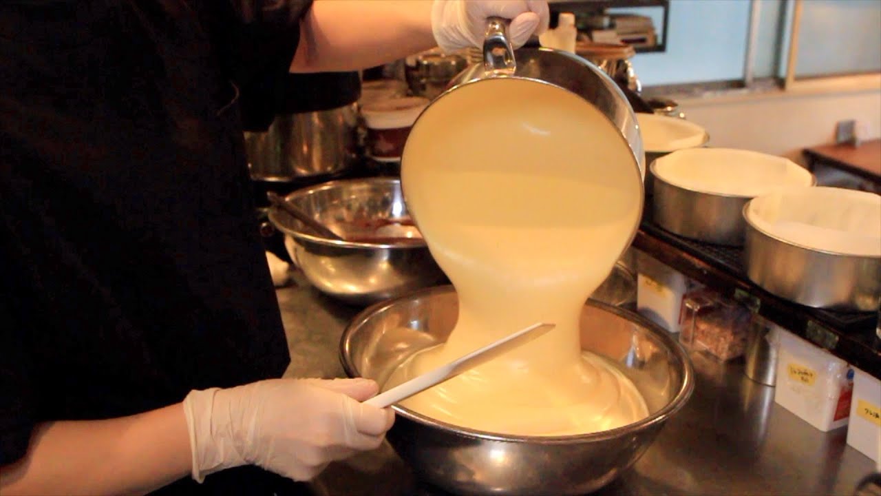 隠れ家的カフェが手掛けるずっしり美味しいガトーショコラとクリームソーダの作り方